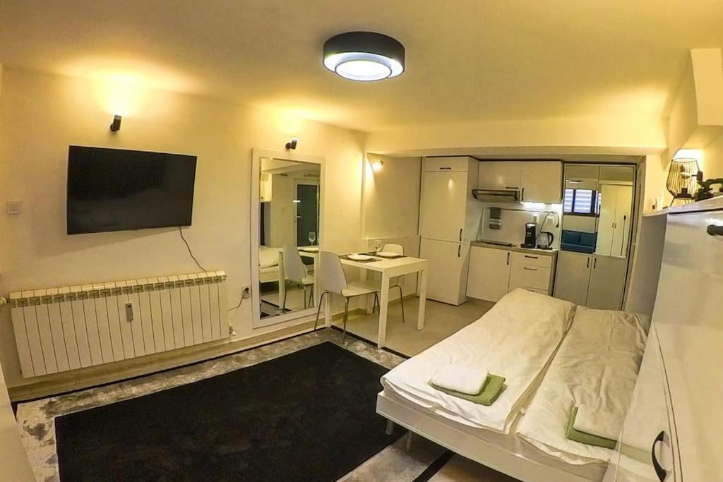 Studio With Courtyard Just Steps Away Vitosha Str Sófia Exterior foto